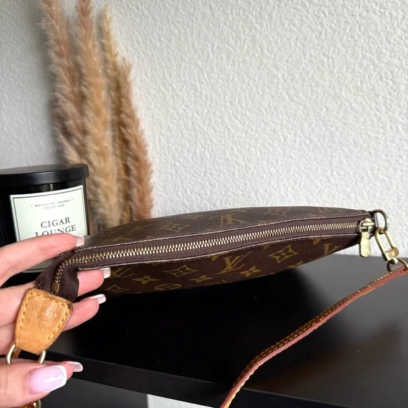 🌾AUTHENTIC Louis Vuitton Pochette with ORIGINAL LV strap🌾 - Picture 8 of 15